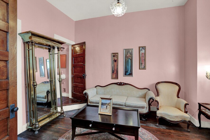 More Photos Of 111 S Walnut St, Edinburgh Theater Concert Hall For Sale