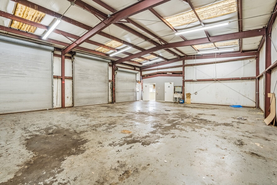 More Photos Of 725 12th St, Vero Beach Auto Repair For Sale