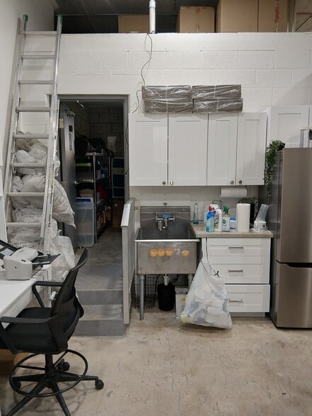 More Photos Of 880 NW 1st Ave, Boca Raton Light Manufacturing For Lease