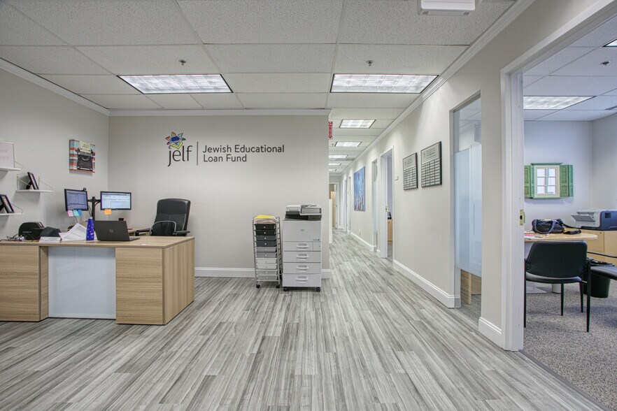 More Photos Of 6065 Roswell Rd NE, Atlanta Office For Sale