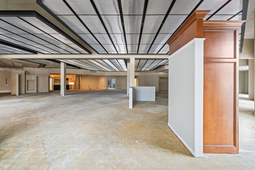 More Photos Of 7705 Quaker Ave, Lubbock Freestanding For Lease