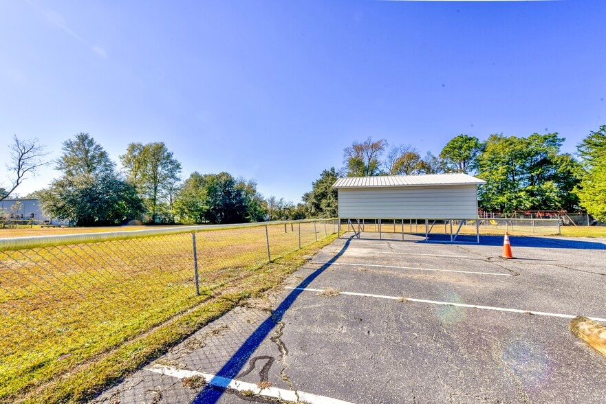 More Photos Of 3901 Raeford Rd, Fayetteville Religious Facility For Lease