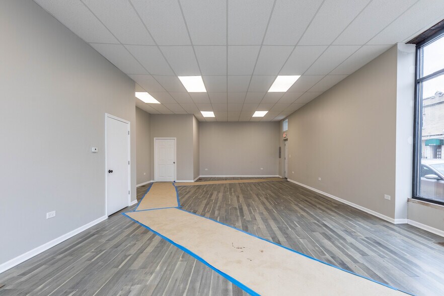 More Photos Of 1547 S Oak Park Ave, Berwyn Storefront Retail Residential For Lease