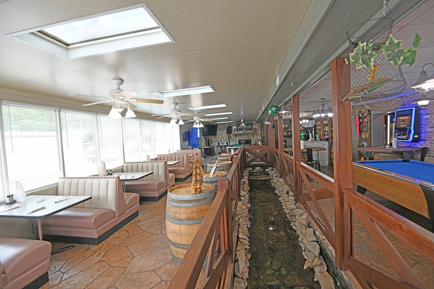 More Photos Of 809 E Greenwood St, Abbeville Restaurant For Sale