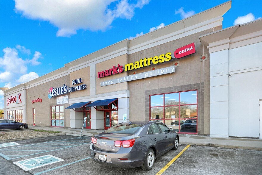 More Photos Of 7565 US Highway 31 S, Indianapolis Storefront For Lease