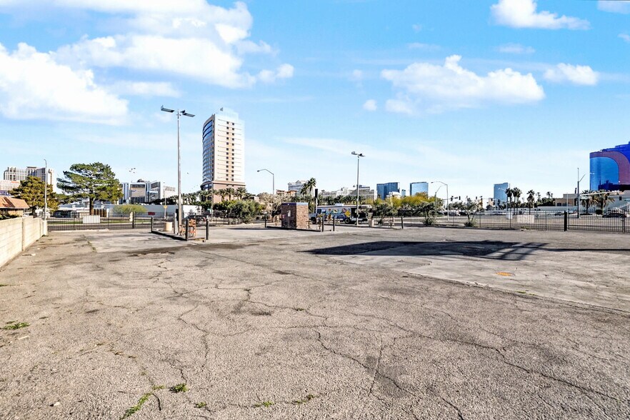 More Photos Of 3635 Polaris Ave, Las Vegas Industrial For Lease