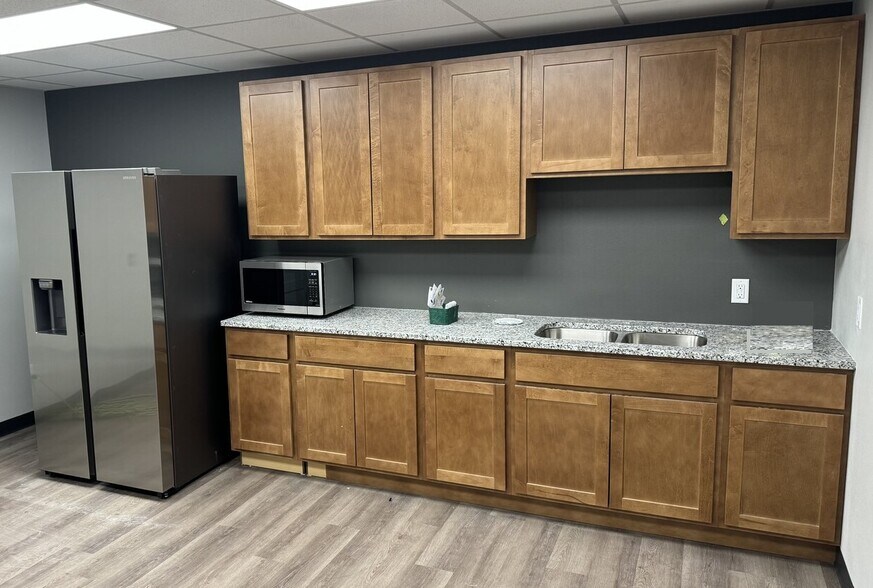 More Photos Of 2919 Packers Ave, Madison Warehouse For Lease