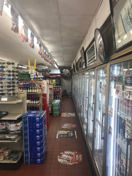 More Photos Of 22021 Ryan Rd, Warren Convenience Store For Sale