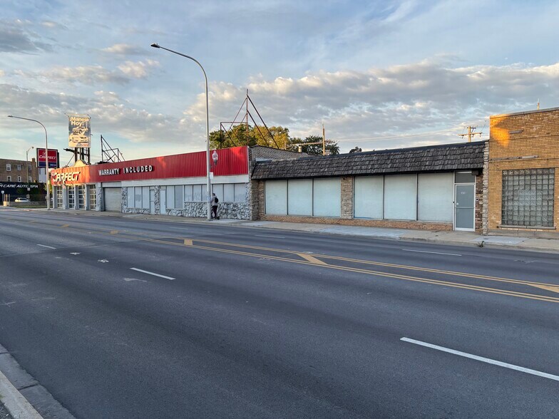 More Photos Of 3632-3652 N Cicero Ave, Chicago Showroom For Sale