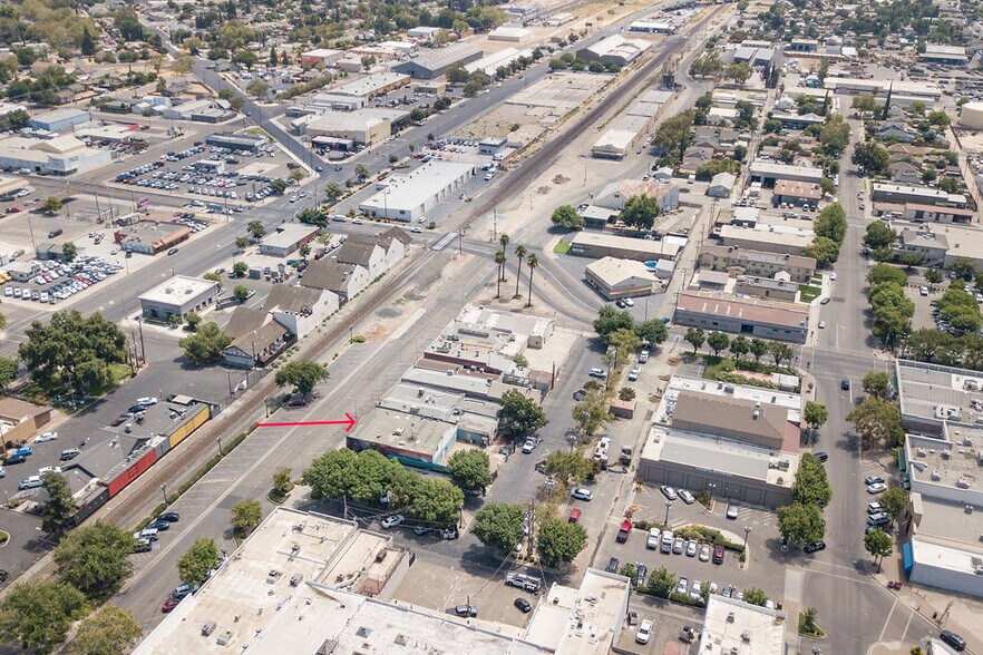 More Photos Of 132 S 1st St, Turlock Storefront For Sale