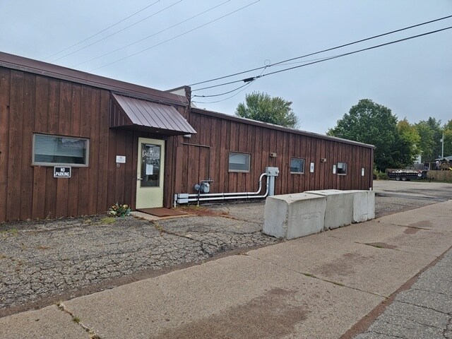 More Photos Of 1905 S Central Ave, Marshfield Office For Lease