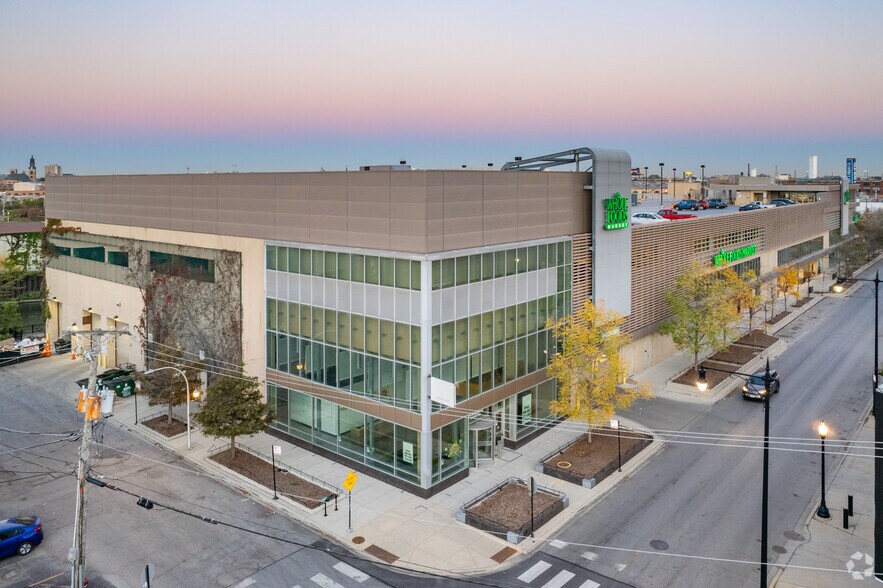 Primary Photo Of 1550 N Kingsbury St, Chicago Supermarket For Lease