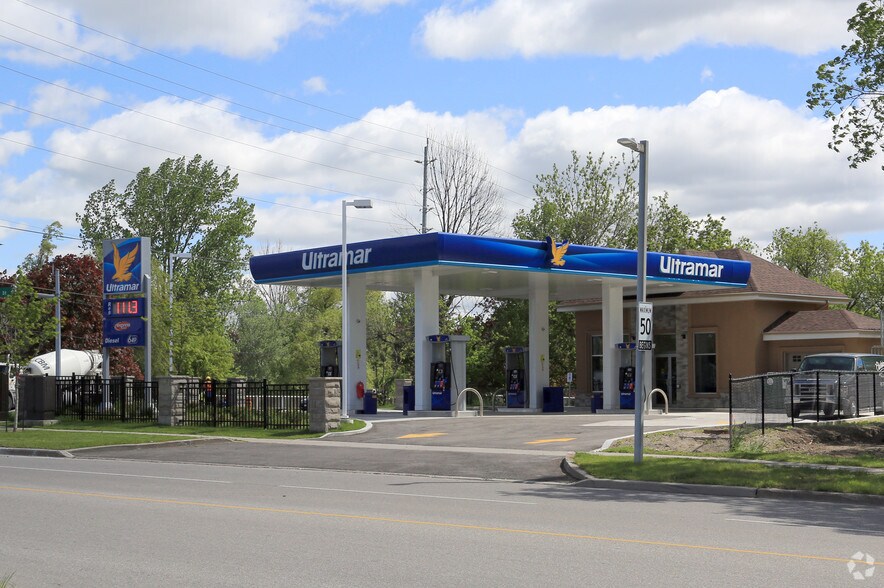 More Photos Of 951 Dundas St W, Whitby Service Station For Sale