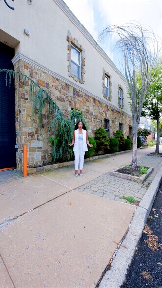 Primary Photo Of 162-20 77th Rd, Flushing Light Manufacturing For Sale