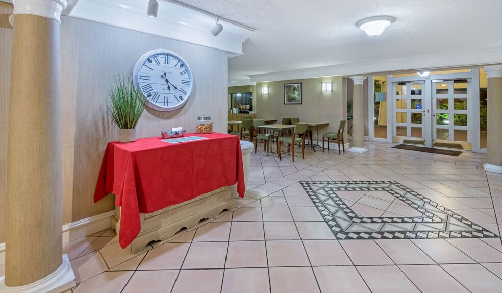 More Photos Of 6410 N Interstate 35, San Antonio Hotel For Sale