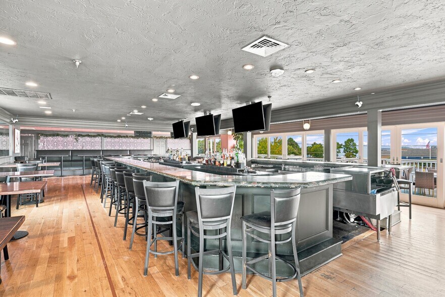 More Photos Of 170 Water St, Plymouth Storefront For Lease