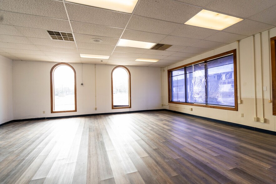 More Photos Of 11813 W 77th St, Lenexa Office For Sale