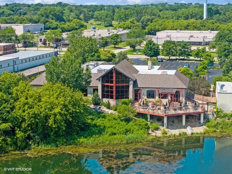 More Photos Of 22221 N Pepper Rd, Lake Barrington General Retail For Sale