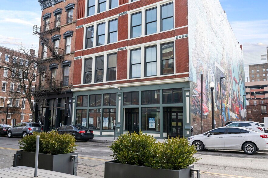 More Photos Of 23 W Court St, Cincinnati Storefront Retail Office For Lease