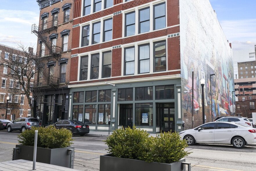 More Photos Of 23 W Court St, Cincinnati Office For Sale