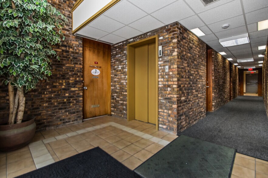 More Photos Of 315-345 W Northwest Hwy, Palatine Freestanding For Lease