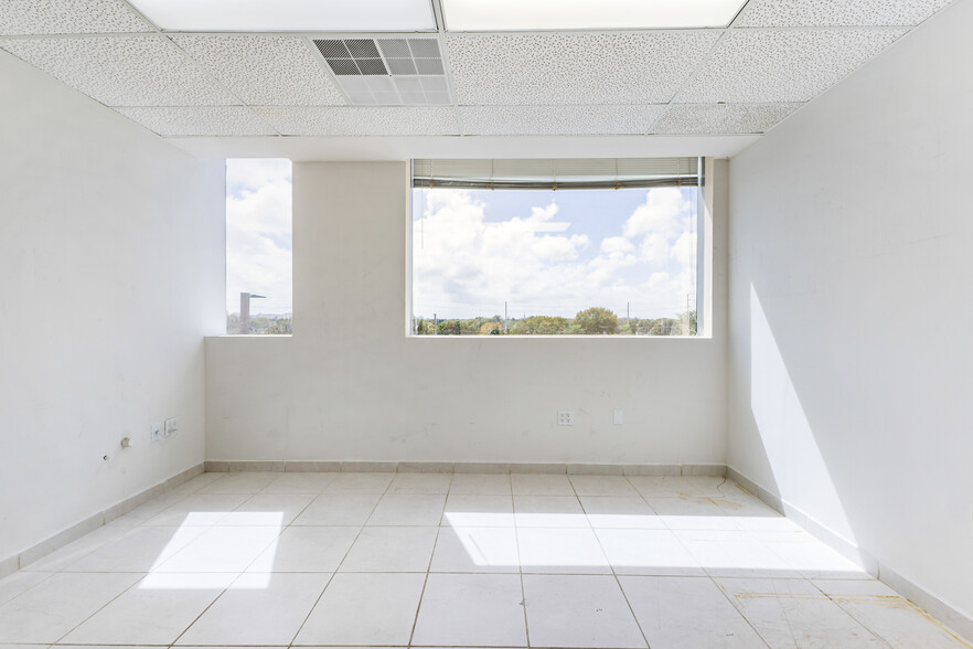 More Photos Of 5040 NW 7th St, Miami Medical For Lease