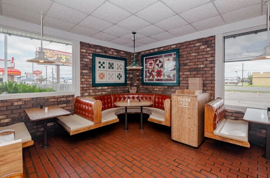 More Photos Of 4201 N Navarro St, Victoria Fast Food For Sale