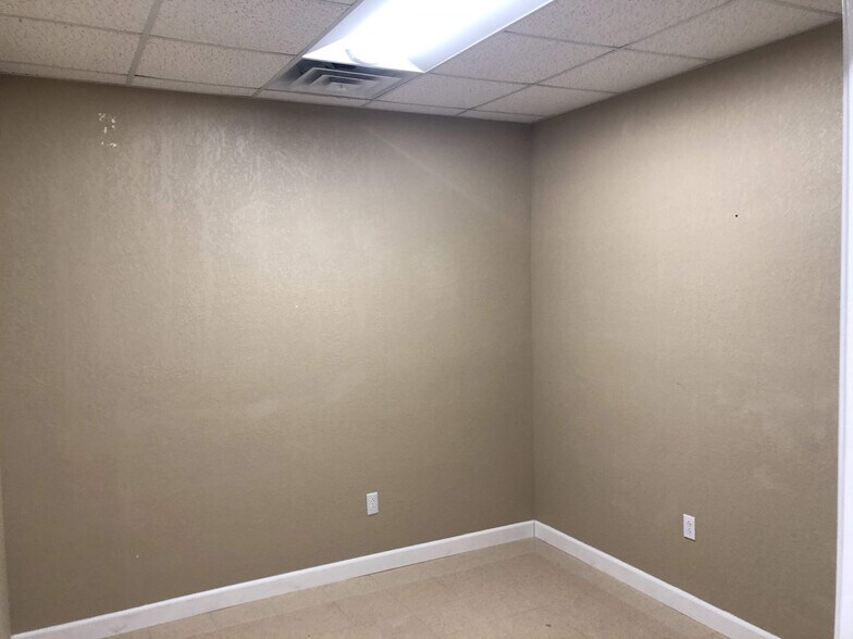 More Photos Of 2016 N Westwood Blvd, Poplar Bluff Freestanding For Sale