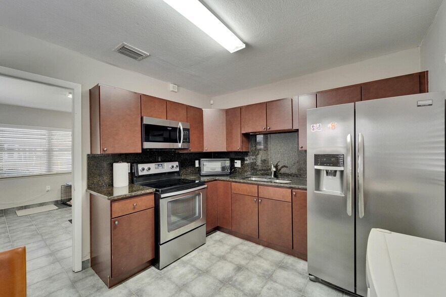 More Photos Of 126 Ridgewood Ave, Brandon Office Residential For Sale