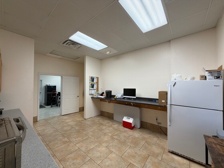 More Photos Of 7896 Interstate Ct, North Fort Myers Warehouse For Sale