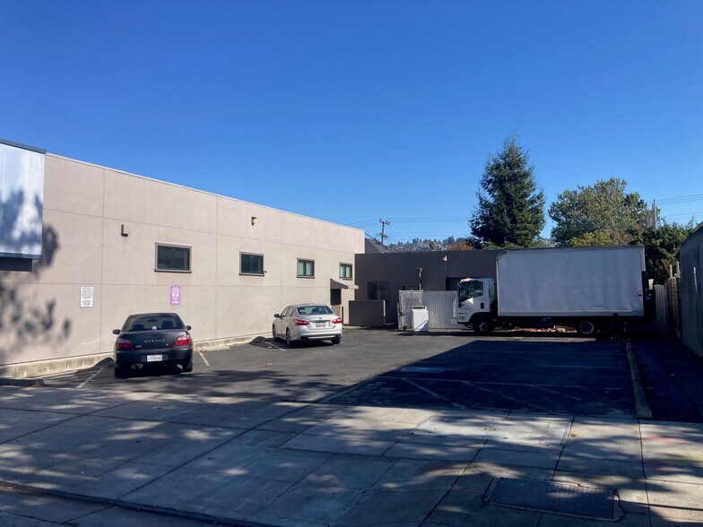 More Photos Of 615-619 San Pablo Ave, Albany Freestanding For Lease