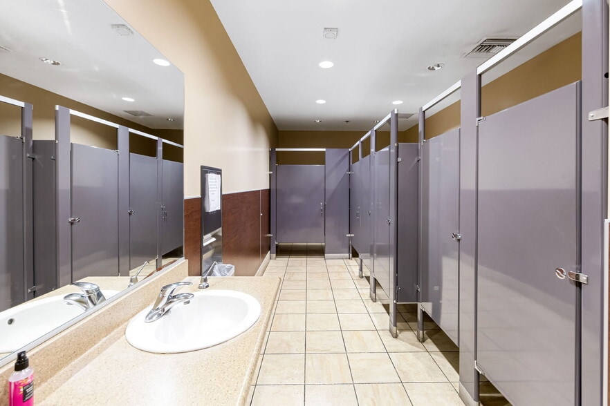 More Photos Of 10425 Enterprise Dr, Redlands Light Distribution For Sale