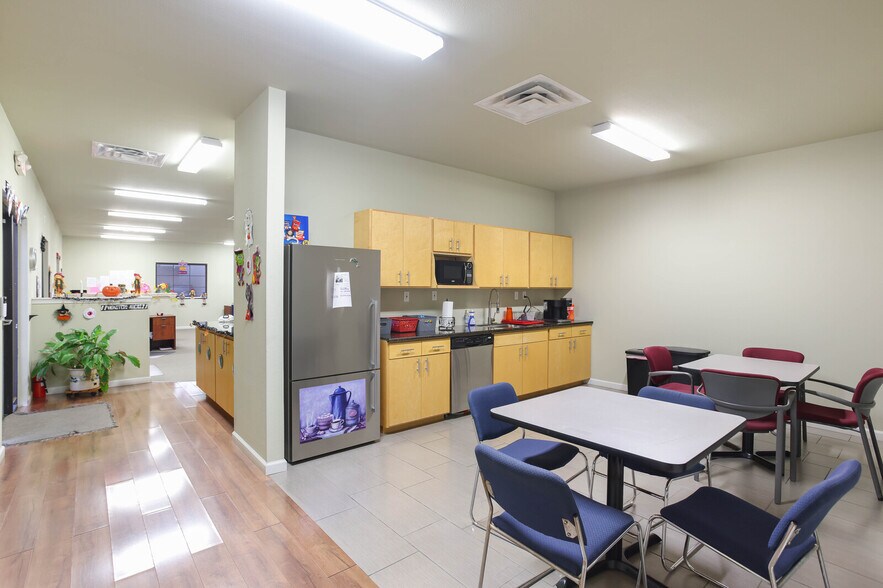 More Photos Of 8860 Oakland Rd, San Antonio Office For Sale