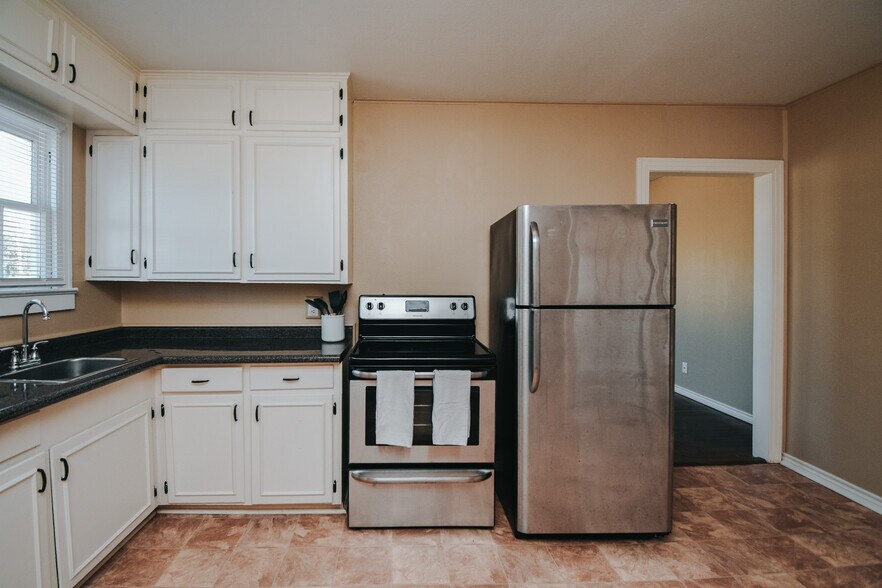 More Photos Of 1503 E Virginia Ave, Victoria Apartments For Sale