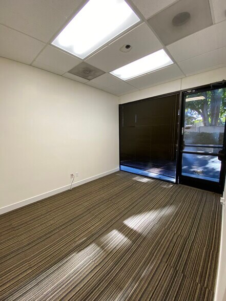 More Photos Of 970 Terra Bella Ave, Mountain View Research And Development For Lease