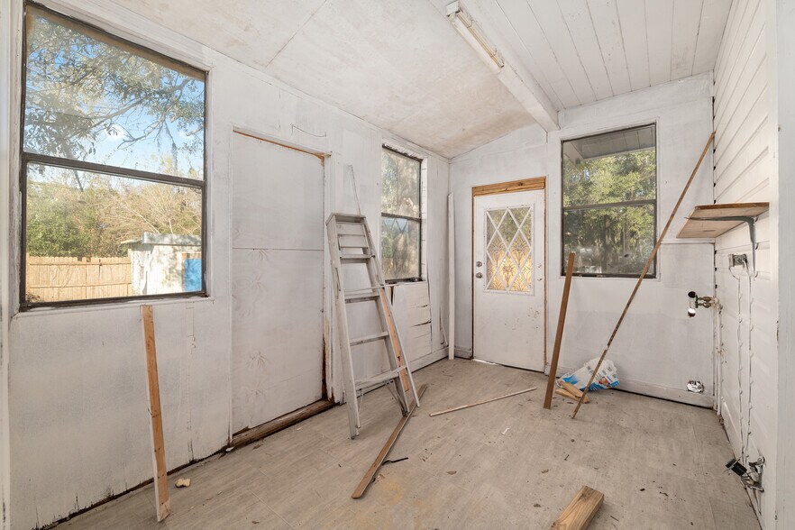More Photos Of 1007 25th St, Ocala General Retail For Sale
