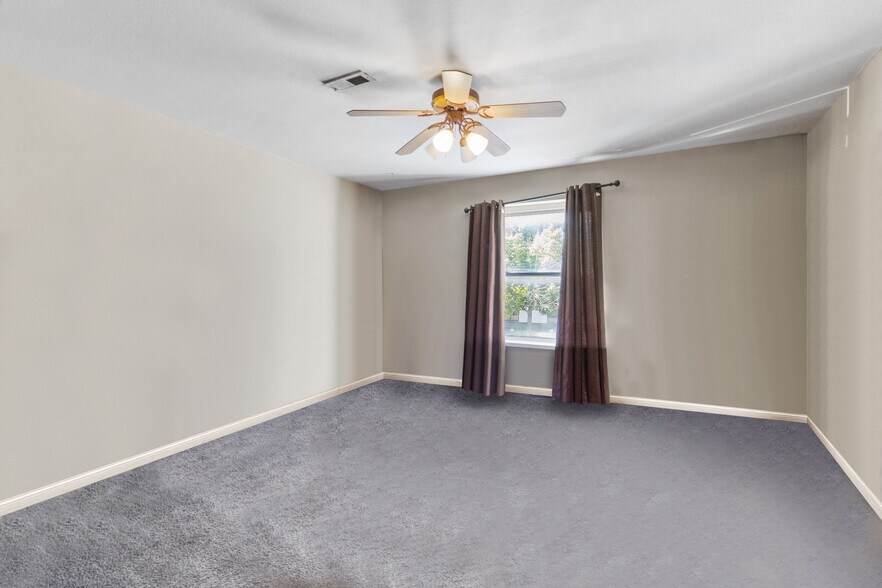 More Photos Of 1119-1123 Merriam Ln, Kansas City Office For Sale