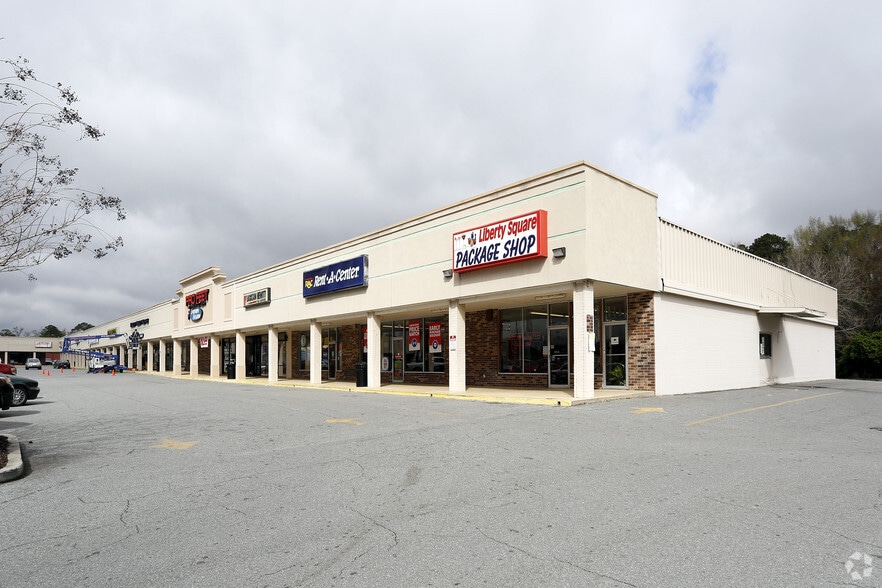 More Photos Of 105-149 W Hendry St, Hinesville Storefront For Lease
