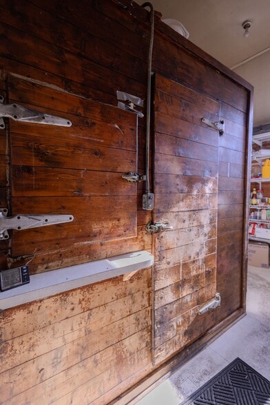 More Photos Of 1525 16th St, Central City General Retail For Sale