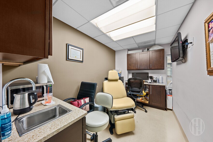 More Photos Of 104-110 E 40th St, New York Medical For Sale