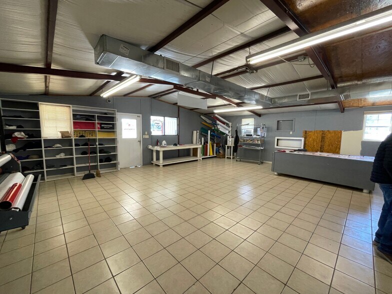 More Photos Of 734 FM 2048, Boyd General Retail For Lease