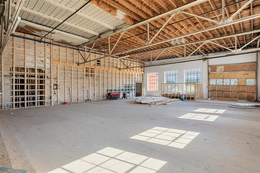 More Photos Of 1349 Adams St, Bowling Green Distribution For Sale