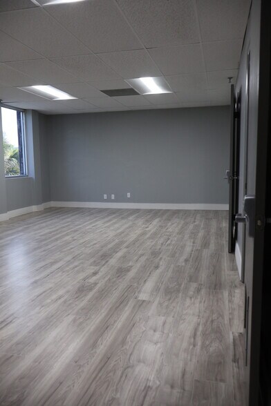 More Photos Of 3001 SW 10th St, Pompano Beach Coworking Space