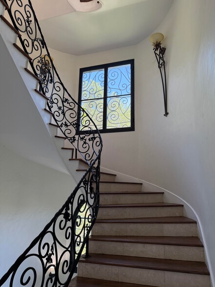 More Photos Of 1301 N Beverly Dr, Beverly Hills Specialty For Sale
