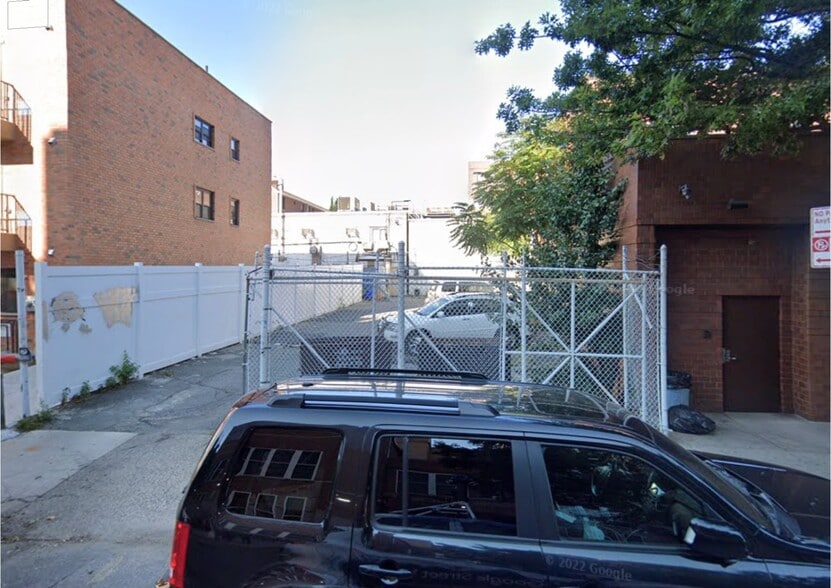 Primary Photo Of 37-14 77th St, Jackson Heights Land For Lease
