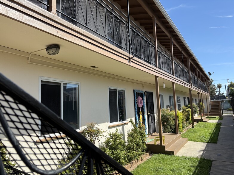 More Photos Of 1885-1887 Locust Ave, Long Beach Apartments For Sale