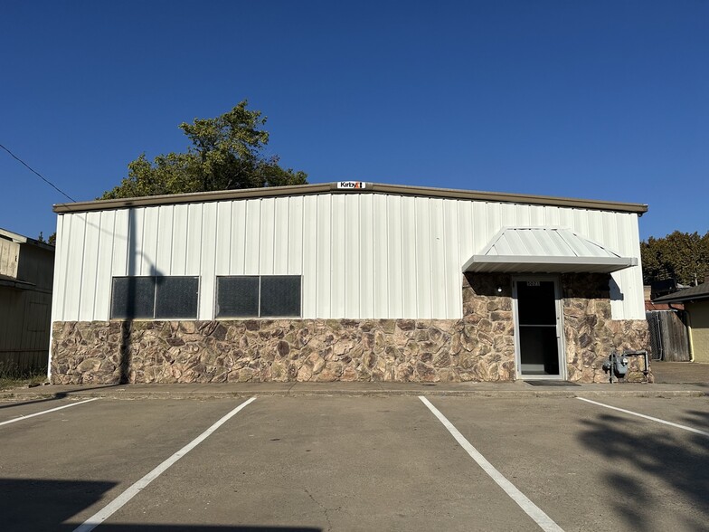 More Photos Of 5021 Gordon Smith Dr, Rowlett Warehouse For Sale