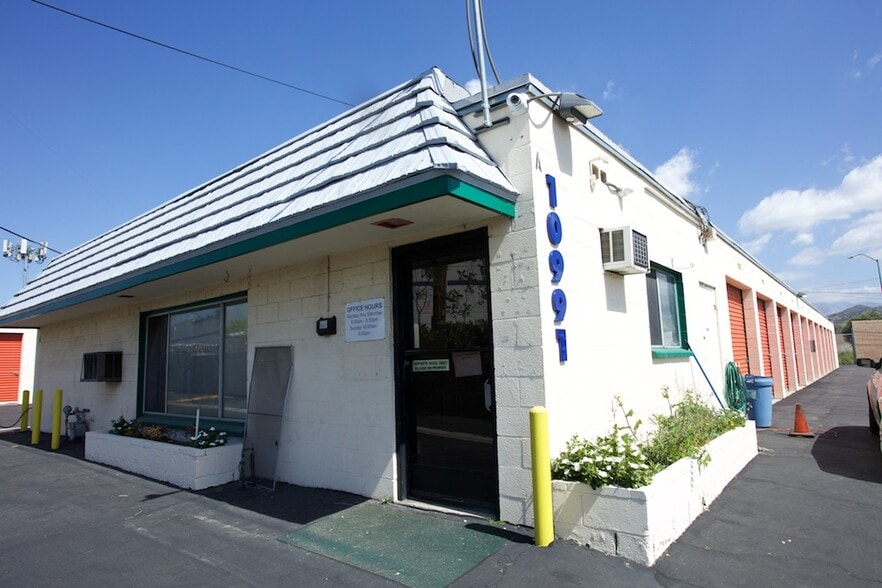 More Photos Of 10991 Roscoe Blvd, Sun Valley Self Storage For Sale