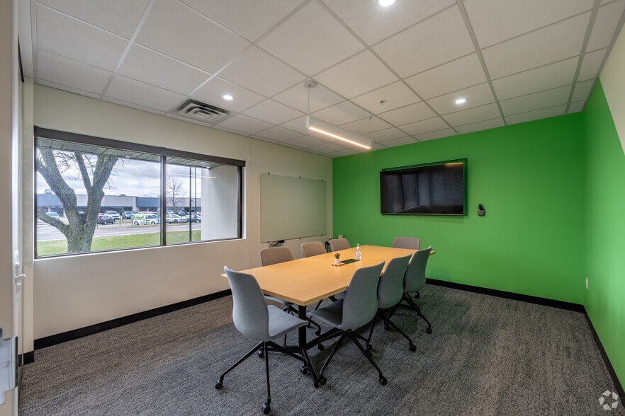 More Photos Of 4440 W Round Lake Rd, Arden Hills Warehouse For Lease