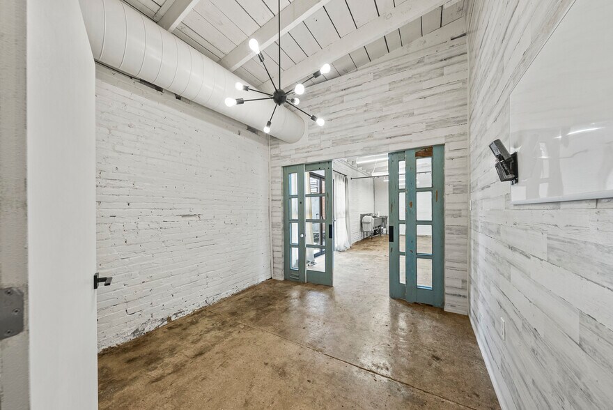 More Photos Of 76 Main st, Pine Mountain General Retail For Sale